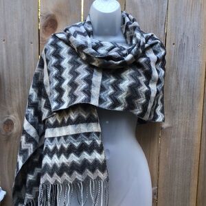 Goshmink V. FRAAS Black and Gray Chevron Wrap Scarf